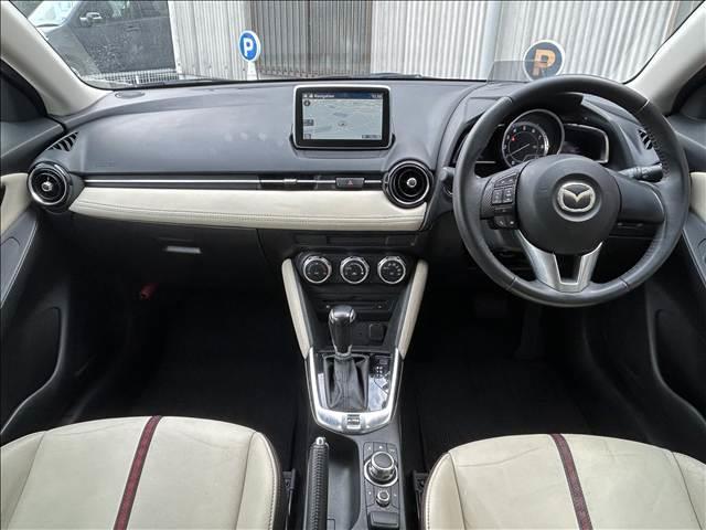 デミオ 13S Lパッケージ 禁煙車 マツダ純正ナビ Bluetooth CD DVD バックカメラ ETC アイドリングストップ 純正アルミ スマートキー 衝突軽減ブレーキ 横滑り防止装置 盗難防止装置 パワーステアリング(2枚目)