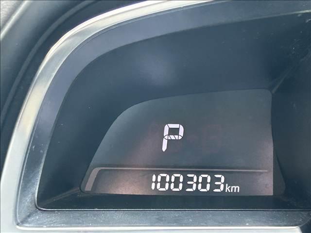 デミオ 13S Lパッケージ 禁煙車 マツダ純正ナビ Bluetooth CD DVD バックカメラ ETC アイドリングストップ 純正アルミ スマートキー 衝突軽減ブレーキ 横滑り防止装置 盗難防止装置 パワーステアリング(4枚目)