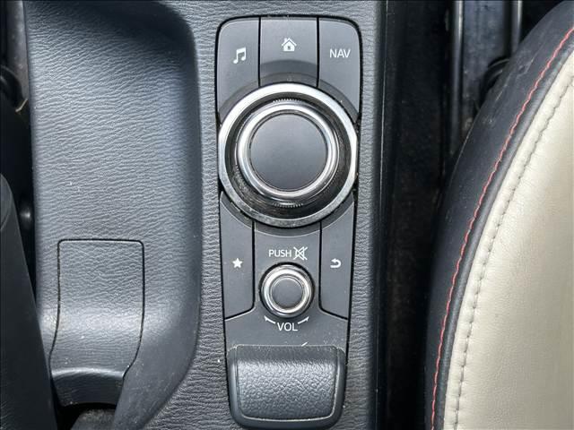 デミオ 13S Lパッケージ 禁煙車 マツダ純正ナビ Bluetooth CD DVD バックカメラ ETC アイドリングストップ 純正アルミ スマートキー 衝突軽減ブレーキ 横滑り防止装置 盗難防止装置 パワーステアリング(9枚目)