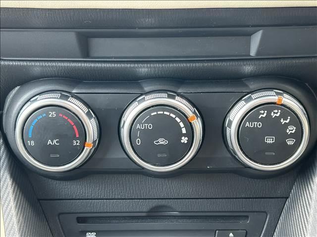 デミオ 13S Lパッケージ 禁煙車 マツダ純正ナビ Bluetooth CD DVD バックカメラ ETC アイドリングストップ 純正アルミ スマートキー 衝突軽減ブレーキ 横滑り防止装置 盗難防止装置 パワーステアリング(10枚目)