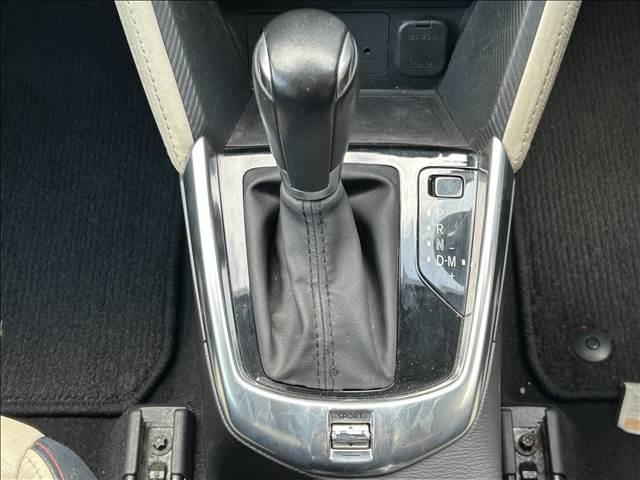 デミオ 13S Lパッケージ 禁煙車 マツダ純正ナビ Bluetooth CD DVD バックカメラ ETC アイドリングストップ 純正アルミ スマートキー 衝突軽減ブレーキ 横滑り防止装置 盗難防止装置 パワーステアリング(11枚目)