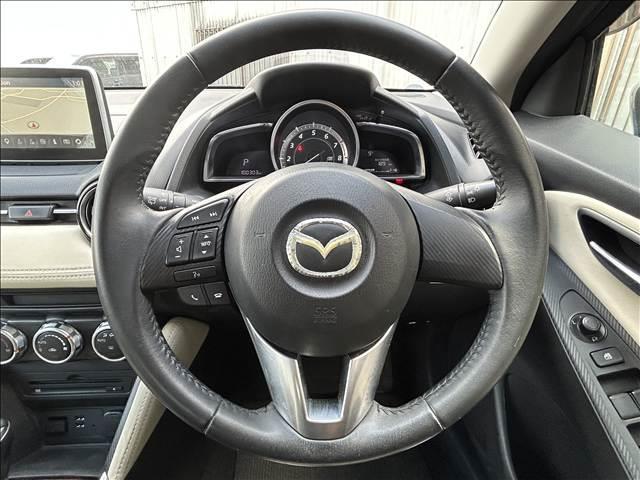 デミオ 13S Lパッケージ 禁煙車 マツダ純正ナビ Bluetooth CD DVD バックカメラ ETC アイドリングストップ 純正アルミ スマートキー 衝突軽減ブレーキ 横滑り防止装置 盗難防止装置 パワーステアリング(13枚目)