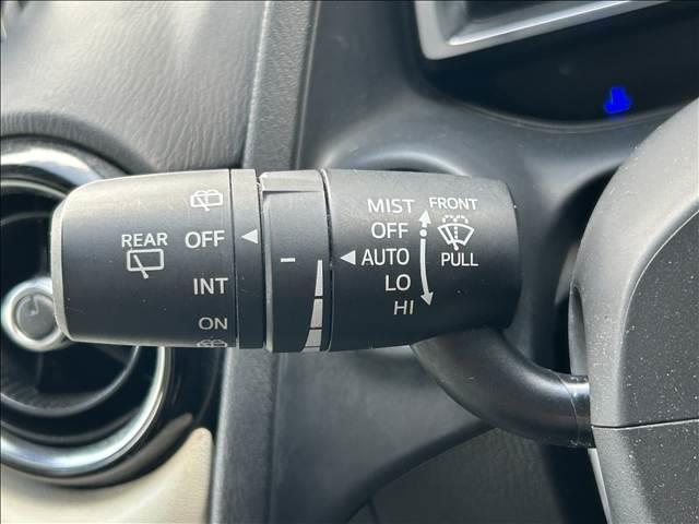 デミオ 13S Lパッケージ 禁煙車 マツダ純正ナビ Bluetooth CD DVD バックカメラ ETC アイドリングストップ 純正アルミ スマートキー 衝突軽減ブレーキ 横滑り防止装置 盗難防止装置 パワーステアリング(14枚目)