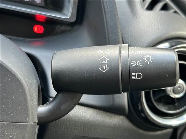 デミオ 13S Lパッケージ 禁煙車 マツダ純正ナビ Bluetooth CD DVD バックカメラ ETC アイドリングストップ 純正アルミ スマートキー 衝突軽減ブレーキ 横滑り防止装置 盗難防止装置 パワーステアリング(15枚目)