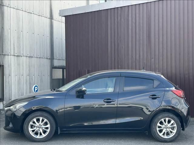 デミオ 13S Lパッケージ 禁煙車 マツダ純正ナビ Bluetooth CD DVD バックカメラ ETC アイドリングストップ 純正アルミ スマートキー 衝突軽減ブレーキ 横滑り防止装置 盗難防止装置 パワーステアリング(19枚目)