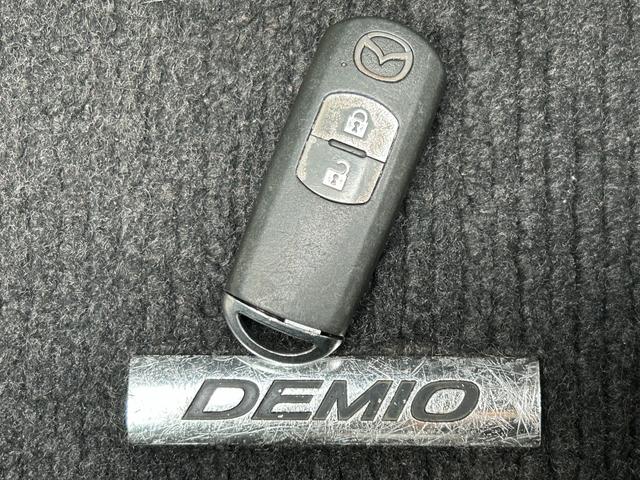 デミオ 13S Lパッケージ 禁煙車 マツダ純正ナビ Bluetooth CD DVD バックカメラ ETC アイドリングストップ 純正アルミ スマートキー 衝突軽減ブレーキ 横滑り防止装置 盗難防止装置 パワーステアリング(45枚目)
