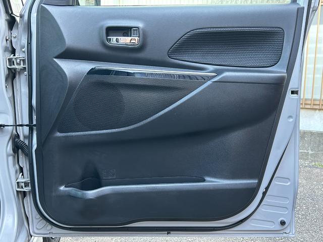 �y�T�C�h�o�C�U�[�z�́A���Ă���ԂƂ����łȂ��Ԃ��������܂��B�K�v�ł���΁A�����\�ł��B�y�t���A�}�b�g�z�́A���ÎԂׂ̈قꓙ���������܂��B�V�i������]�ł���Εt���ւ��\�ł��B