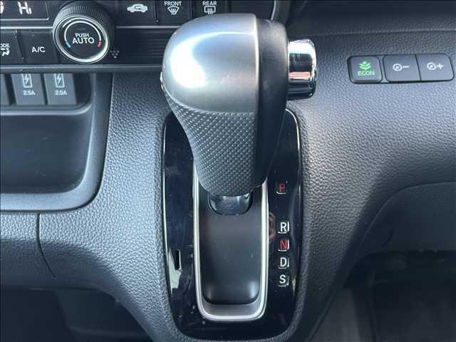 N-BOXカスタム G・Lターボホンダセンシング 禁煙車 両側電動スライドドア ホンダ純正ナビ Bluetooth CD DVD バックカメラ ETC クローズコントロール 純正アルミ スマートキー 衝突軽減ブレーキ 障害物センサー 横滑り防止装置(9枚目)