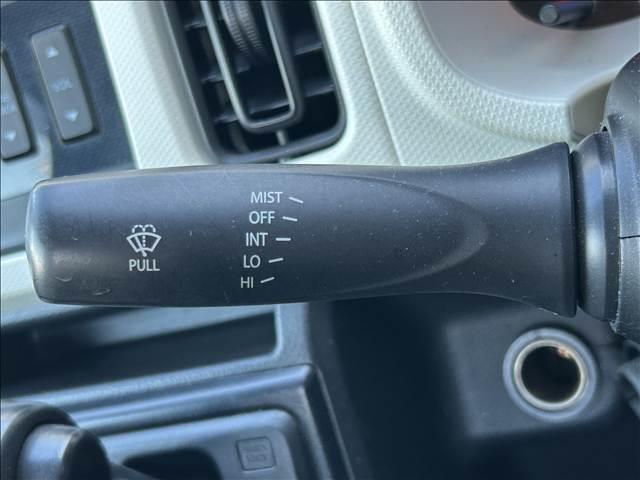 アルト Ｌ　純正カーオーディオ　ＣＤ　ミュージックプレイヤー接続可　シートヒーター　アイドリングストップ　キーレス　横滑り防止装置　アクセル踏み間違い防止装置　盗難防止装置　パワーステアリング　パワーウィンドウ（8枚目）