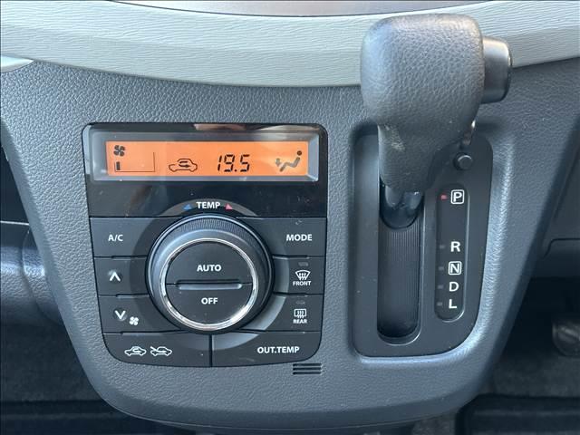 ワゴンR FZ 禁煙車 社外ナビ CD DVD アイドリングストップ シートヒーター 純正アルミ スマートキー 衝突軽減ブレーキ 横滑り防止装置 盗難防止装置 パワーステアリング パワーウィンドウ オートエアコン(10枚目)