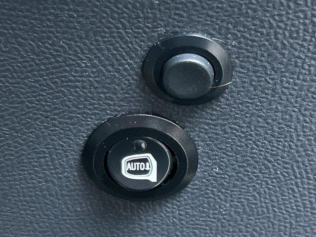 ルークス ハイウェイスターターボアーバンセレクションリミテッド　禁煙車　両側電動スライドドア　日産純正ＨＤＤナビ　Ｂｌｕｅｔｏｏｔｈ　ＣＤ　ＤＶＤ　　ミュージックサーバー　オートマチックハイビーム　純正アルミ　スマートキー　横滑り防止装置　盗難防止装置（35枚目）