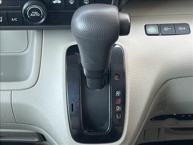 Ｎ－ＢＯＸ Ｇホンダセンシング　禁煙車　両側スライドドア　ホンダ純正ナビ　Ｂｌｕｅｔｏｏｔｈ　ＣＤ　バックカメラ　ＥＴＣ　クローズコントロール　スマートキー　衝突軽減ブレーキ　横滑り防止装置　障害物センサー　盗難防止装置（13枚目）
