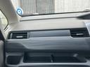 【サイドバイザー】は、ついている車とそうでない車がございます。必要であれば、装着可能です。【フロアマット】は、中古車の為ほつれ等がございます。新品をご希望であれば付け替え可能です。