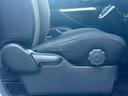 【サイドバイザー】は、ついている車とそうでない車がございます。必要であれば、装着可能です。【フロアマット】は、中古車の為ほつれ等がございます。新品をご希望であれば付け替え可能です。