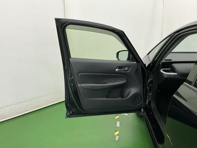 フィット ホーム　ドラレコ　ナビ　Ｒカメラ　ブルートゥース　衝突軽減ブレーキ　リアカメ　ＬＥＤライト　オートライト　クリアランスソナー　フルセグＴＶ　記録簿付　エアバッグ　ｉストップ　スマ－トキ－　盗難防止装置　ＤＶＤ（50枚目）