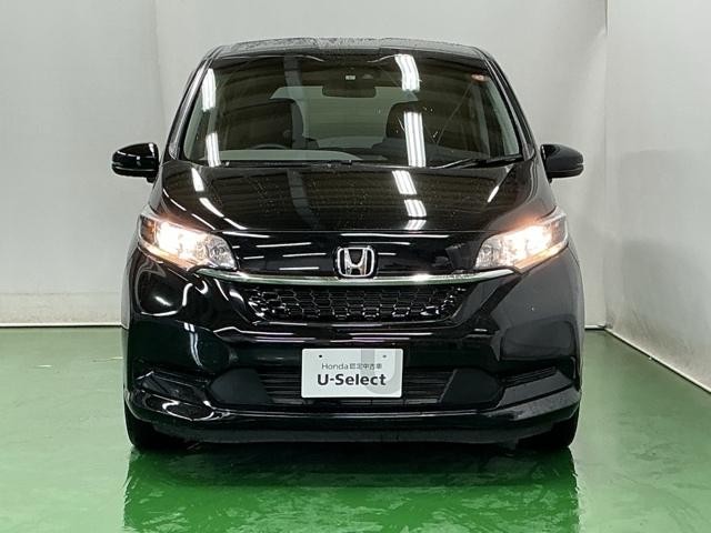 フリード Ｇ　ナビ　Ｒカメラ　ブルートゥース　フルセグ　Ａクルーズ　記録簿　３列シート　パワーウインドウ　地デジ　イモビ　ＶＳＡ　ＵＳＢ　エアコン　エアバッグ　スマートキー　ＥＣＯＮモード　シ－トヒ－タ－　キーフリ（6枚目）