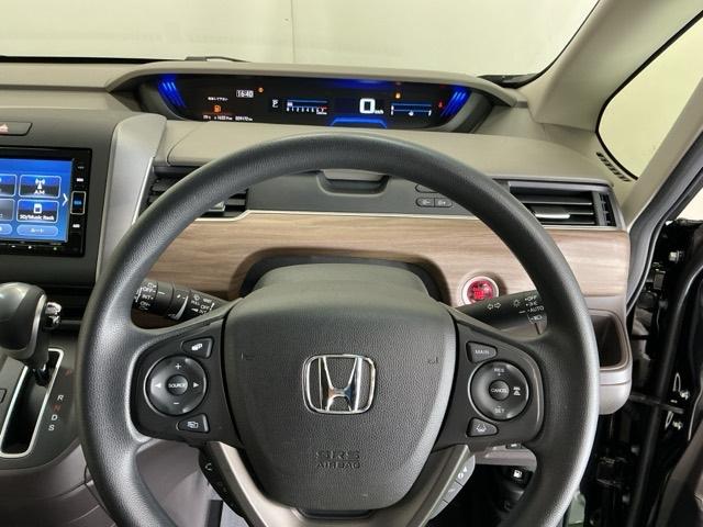 フリード Ｇ　ナビ　Ｒカメラ　ブルートゥース　フルセグ　Ａクルーズ　記録簿　３列シート　パワーウインドウ　地デジ　イモビ　ＶＳＡ　ＵＳＢ　エアコン　エアバッグ　スマートキー　ＥＣＯＮモード　シ－トヒ－タ－　キーフリ（22枚目）