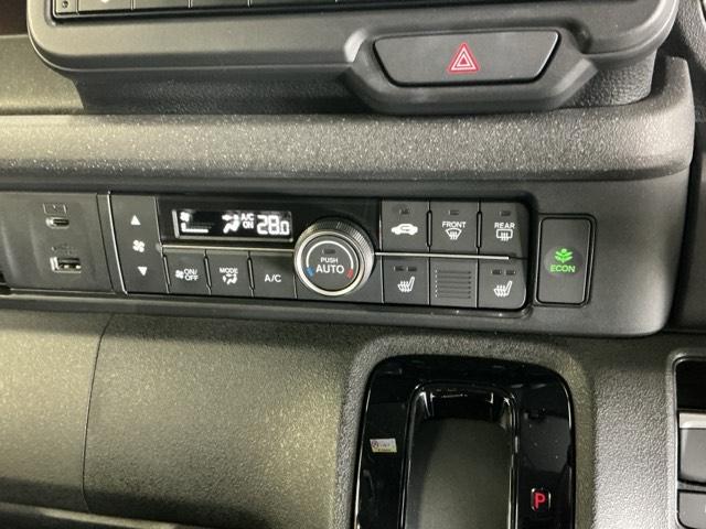 Ｎ－ＢＯＸカスタム ベースグレード　ドラレコ　ナビ　Ｒカメラ　ブルートゥース　ＵＳＢ接続　ＣＭＢＳ　Ｄレコ　ベンチシート　オートエアコン　スマートキ　ＬＥＤ　盗難防止装置　クルコン　ＥＴＣ　バックカメラ　フルセグＴＶ　パワーステアリング（17枚目）