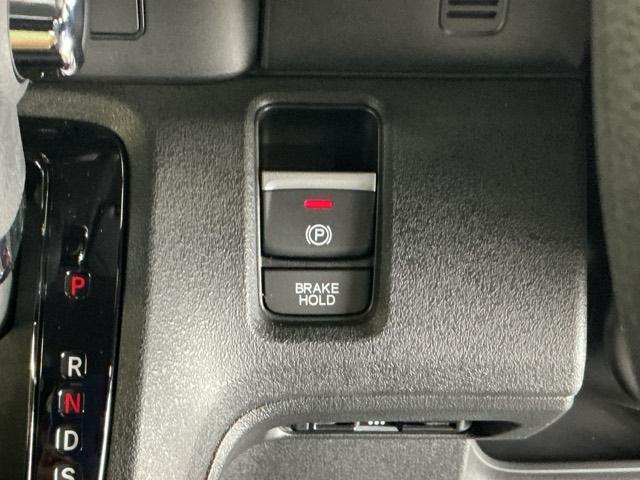 Ｎ－ＢＯＸカスタム ベースグレード　ドラレコ　ナビ　Ｒカメラ　ブルートゥース　ＵＳＢ接続　ＣＭＢＳ　Ｄレコ　ベンチシート　オートエアコン　スマートキ　ＬＥＤ　盗難防止装置　クルコン　ＥＴＣ　バックカメラ　フルセグＴＶ　パワーステアリング（18枚目）