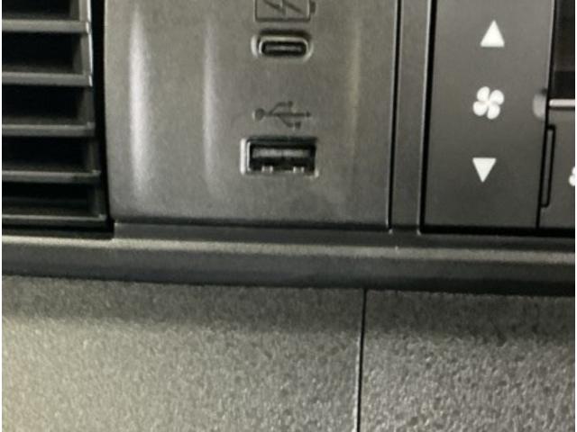 Ｎ－ＢＯＸカスタム ベースグレード　ドラレコ　ナビ　Ｒカメラ　ブルートゥース　ＵＳＢ接続　ＣＭＢＳ　Ｄレコ　ベンチシート　オートエアコン　スマートキ　ＬＥＤ　盗難防止装置　クルコン　ＥＴＣ　バックカメラ　フルセグＴＶ　パワーステアリング（21枚目）