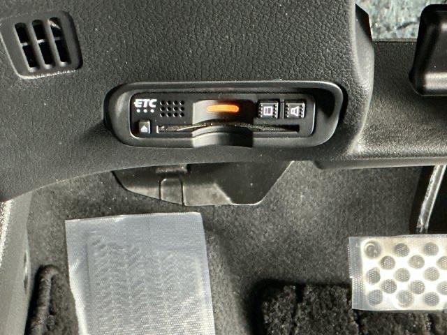 ヴェゼル ＲＳ・ホンダセンシング　ドラレコ　ナビ　Ｒカメラ　ブルートゥース　盗難防止　バックモニター　サイドエアバック　スマ－トキ－　シートヒータ　ＬＥＤライト　地デジＴＶ　ドライブレコーダー装着車　フルオートエアコン　整備記録簿（15枚目）