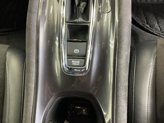 ヴェゼル ＲＳ・ホンダセンシング　ドラレコ　ナビ　Ｒカメラ　ブルートゥース　盗難防止　バックモニター　サイドエアバック　スマ－トキ－　シートヒータ　ＬＥＤライト　地デジＴＶ　ドライブレコーダー装着車　フルオートエアコン　整備記録簿（18枚目）