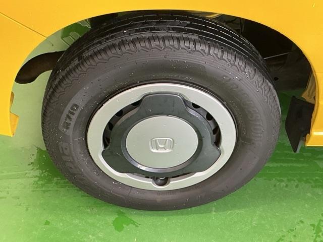 �X�`�[���z�C�[���ɂ͂��ꂢ�ɃN���[�j���O���ꂽ�z�C�[���g�����i�L���b�v�j���t���Ă��܂�