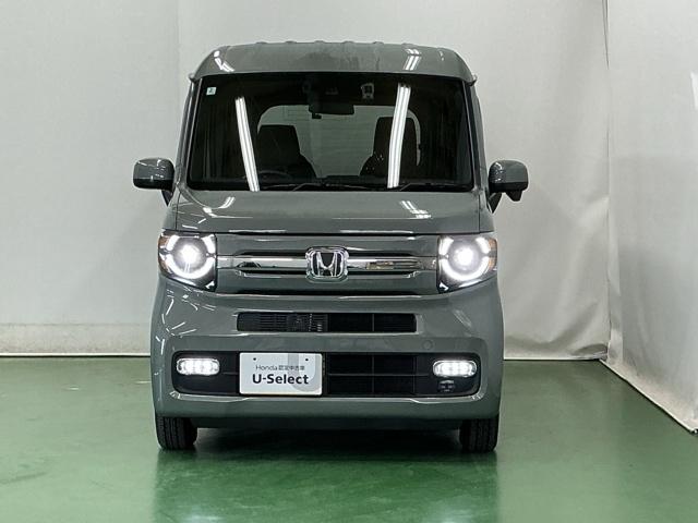 �k�d�c�w�b�h���C�g�𑕔����Ă��܂��B�k�d�c�w�b�h���C�g�͂ƂĂ����邭�A�J�̓����ԑ��s�����S�E���S�ł��B�I�[�g���C�g�R���g���[���t���Ŏ��̖͂��邳�ɉ����Ď����œ_���E�������܂�