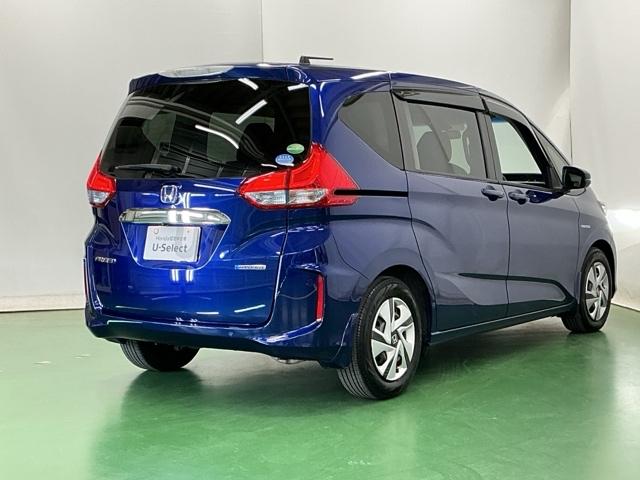 フリードハイブリッド ハイブリッド・Ｇホンダセンシング　ナビ　Ｒカメラ　ブルートゥース　フルセグ　クルーズＣ　ＤＶＤ視聴　ブレーキサポート　ＬＥＤヘットライト　Ｗエアバック　記録簿付き　バックモニタ　アイストップ　キーレス　ＥＴＣ付　横滑り防止機能　３列（8枚目）