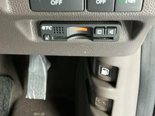 フリードハイブリッド ハイブリッド・Ｇホンダセンシング　ナビ　Ｒカメラ　ブルートゥース　フルセグ　クルーズＣ　ＤＶＤ視聴　ブレーキサポート　ＬＥＤヘットライト　Ｗエアバック　記録簿付き　バックモニタ　アイストップ　キーレス　ＥＴＣ付　横滑り防止機能　３列（13枚目）