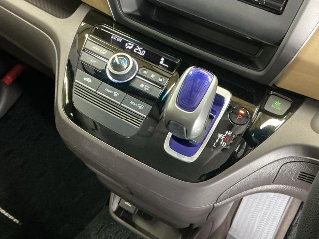 フリードハイブリッド ハイブリッド・Ｇホンダセンシング　ナビ　Ｒカメラ　ブルートゥース　フルセグ　クルーズＣ　ＤＶＤ視聴　ブレーキサポート　ＬＥＤヘットライト　Ｗエアバック　記録簿付き　バックモニタ　アイストップ　キーレス　ＥＴＣ付　横滑り防止機能　３列（15枚目）