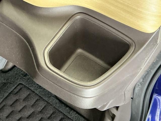 フリードハイブリッド ハイブリッド・Ｇホンダセンシング　ナビ　Ｒカメラ　ブルートゥース　フルセグ　クルーズＣ　ＤＶＤ視聴　ブレーキサポート　ＬＥＤヘットライト　Ｗエアバック　記録簿付き　バックモニタ　アイストップ　キーレス　ＥＴＣ付　横滑り防止機能　３列（16枚目）