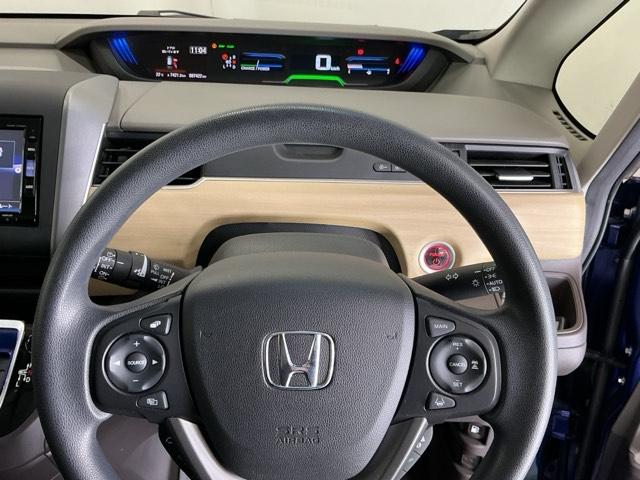 フリードハイブリッド ハイブリッド・Ｇホンダセンシング　ナビ　Ｒカメラ　ブルートゥース　フルセグ　クルーズＣ　ＤＶＤ視聴　ブレーキサポート　ＬＥＤヘットライト　Ｗエアバック　記録簿付き　バックモニタ　アイストップ　キーレス　ＥＴＣ付　横滑り防止機能　３列（21枚目）