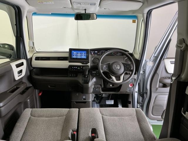 �h���C�o�[�𒆐S�Ɏ��R�Ɏ肪�͂��ʒu�ɂ`�s�Z���N�g���o�[��G�A�R���A�l�X�ȑ���X�C�b�`�Ȃǂ�z�u�A���쐫�ɗD��Ă��܂�