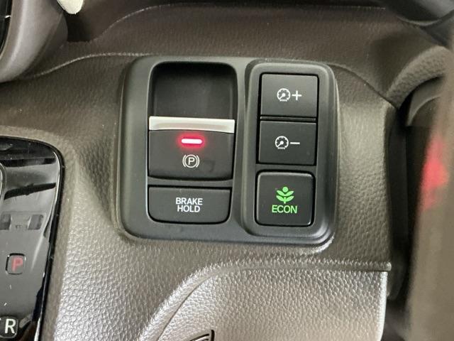 �p�[�L���O�u���[�L�̓X�}�[�g�ȓd�q���䎮�ƍ��킹�ďa�؎����Ƀu���[�L�y�_�����瑫�𗣂��Ă���ԏ�Ԃ�ێ����Ă����I�[�g�u���[�L�z�[���h�@�\�ŉ^�]���y�ɂȂ�܂��B�X�^�[�g�̓A�N�Z���y�_���𓥂ނ���