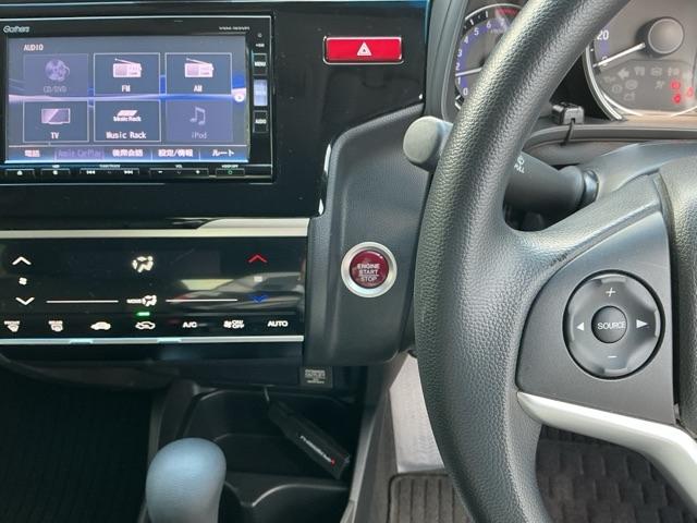 フィット １３Ｇ・Ｆパッケージコンフォートエディション　ナビ　Ｒカメラ　ブルートゥース　フルセグ　セキュリティアラーム　ＡＡＣ　整備記録簿　助手席エアバッグ　運転席エアバッグ　パワーウィンドウ　ＶＳＡ　シ－トヒ－タ－　キーレス　スマ－トキ－　ＡＢＳ（3枚目）