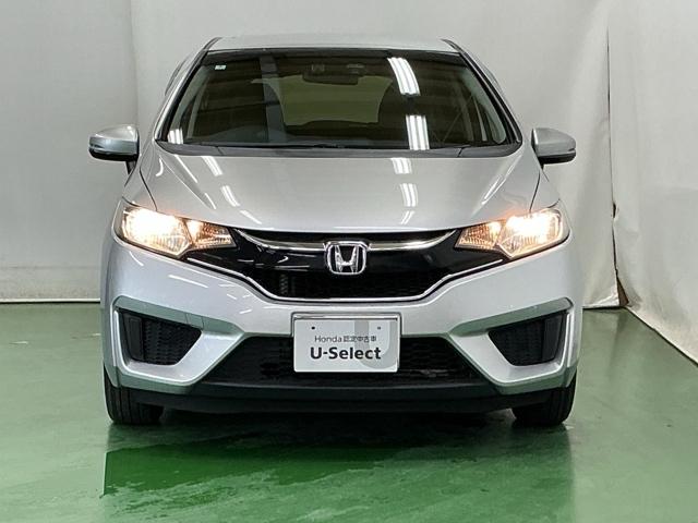 フィット １３Ｇ・Ｆパッケージコンフォートエディション　ナビ　Ｒカメラ　ブルートゥース　フルセグ　セキュリティアラーム　ＡＡＣ　整備記録簿　助手席エアバッグ　運転席エアバッグ　パワーウィンドウ　ＶＳＡ　シ－トヒ－タ－　キーレス　スマ－トキ－　ＡＢＳ（6枚目）