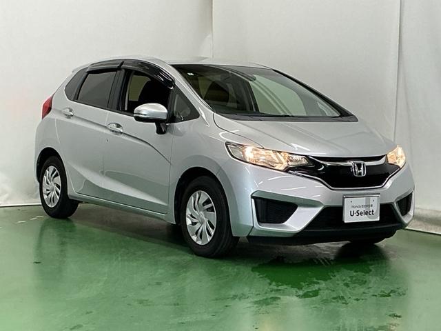 フィット １３Ｇ・Ｆパッケージコンフォートエディション　ナビ　Ｒカメラ　ブルートゥース　フルセグ　セキュリティアラーム　ＡＡＣ　整備記録簿　助手席エアバッグ　運転席エアバッグ　パワーウィンドウ　ＶＳＡ　シ－トヒ－タ－　キーレス　スマ－トキ－　ＡＢＳ（7枚目）