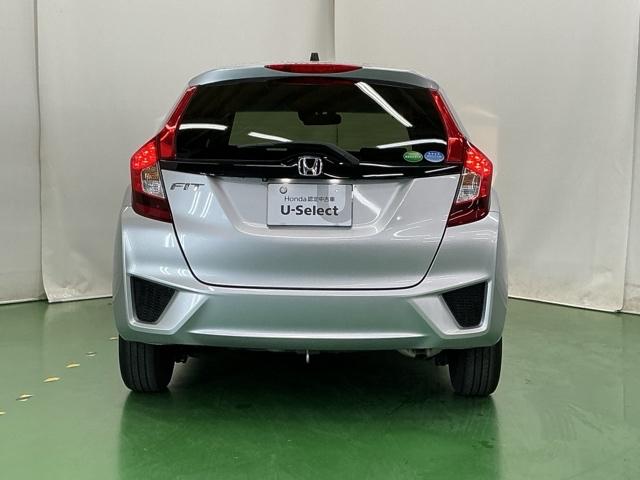 フィット １３Ｇ・Ｆパッケージコンフォートエディション　ナビ　Ｒカメラ　ブルートゥース　フルセグ　セキュリティアラーム　ＡＡＣ　整備記録簿　助手席エアバッグ　運転席エアバッグ　パワーウィンドウ　ＶＳＡ　シ－トヒ－タ－　キーレス　スマ－トキ－　ＡＢＳ（9枚目）