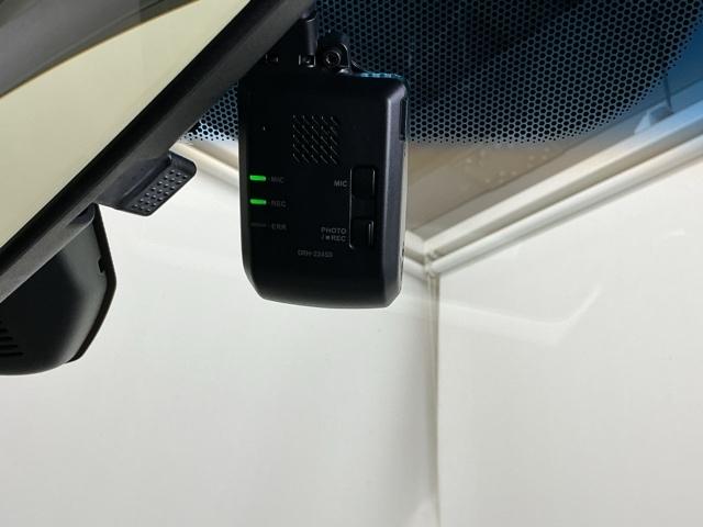 フィット １３Ｇ・Ｆパッケージコンフォートエディション　ナビ　Ｒカメラ　ブルートゥース　フルセグ　セキュリティアラーム　ＡＡＣ　整備記録簿　助手席エアバッグ　運転席エアバッグ　パワーウィンドウ　ＶＳＡ　シ－トヒ－タ－　キーレス　スマ－トキ－　ＡＢＳ（13枚目）