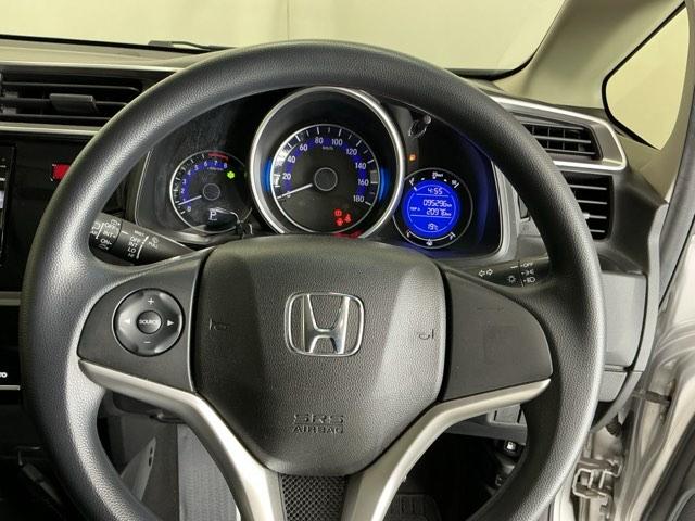 フィット １３Ｇ・Ｆパッケージコンフォートエディション　ナビ　Ｒカメラ　ブルートゥース　フルセグ　セキュリティアラーム　ＡＡＣ　整備記録簿　助手席エアバッグ　運転席エアバッグ　パワーウィンドウ　ＶＳＡ　シ－トヒ－タ－　キーレス　スマ－トキ－　ＡＢＳ（20枚目）