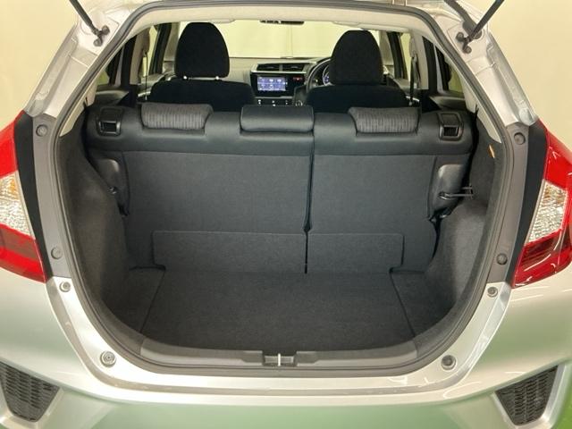 フィット １３Ｇ・Ｆパッケージコンフォートエディション　ナビ　Ｒカメラ　ブルートゥース　フルセグ　セキュリティアラーム　ＡＡＣ　整備記録簿　助手席エアバッグ　運転席エアバッグ　パワーウィンドウ　ＶＳＡ　シ－トヒ－タ－　キーレス　スマ－トキ－　ＡＢＳ（24枚目）