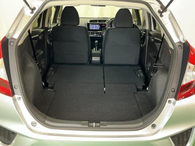 フィット １３Ｇ・Ｆパッケージコンフォートエディション　ナビ　Ｒカメラ　ブルートゥース　フルセグ　セキュリティアラーム　ＡＡＣ　整備記録簿　助手席エアバッグ　運転席エアバッグ　パワーウィンドウ　ＶＳＡ　シ－トヒ－タ－　キーレス　スマ－トキ－　ＡＢＳ（25枚目）