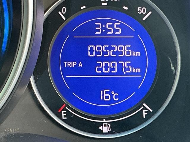 フィット １３Ｇ・Ｆパッケージコンフォートエディション　ナビ　Ｒカメラ　ブルートゥース　フルセグ　セキュリティアラーム　ＡＡＣ　整備記録簿　助手席エアバッグ　運転席エアバッグ　パワーウィンドウ　ＶＳＡ　シ－トヒ－タ－　キーレス　スマ－トキ－　ＡＢＳ（29枚目）