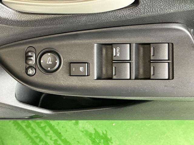 フィット １３Ｇ・Ｆパッケージコンフォートエディション　ナビ　Ｒカメラ　ブルートゥース　フルセグ　セキュリティアラーム　ＡＡＣ　整備記録簿　助手席エアバッグ　運転席エアバッグ　パワーウィンドウ　ＶＳＡ　シ－トヒ－タ－　キーレス　スマ－トキ－　ＡＢＳ（56枚目）