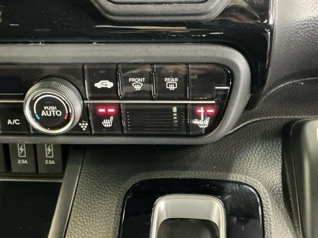 N-BOXカスタム L ナビ Rカメラ ブルートゥース フルセグ シートヒーター付き 助手席エアバック Bカメ メンテナンスノート LED エアバッグ パワーウインドウ Aライト クルコン エアコン スマートキーPスタート(13枚目)