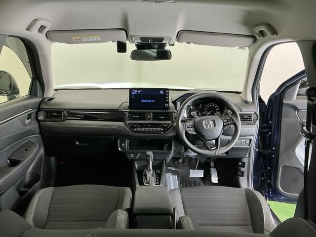 �h���C�o�[�𒆐S�Ɏ��R�Ɏ肪�͂��ʒu�ɂ`�s�Z���N�g���o�[��G�A�R���A�l�X�ȑ���X�C�b�`�Ȃǂ�z�u�A���쐫�ɗD��Ă��܂�