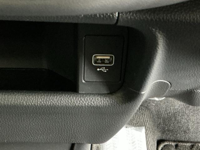 �t�r�a���͒[�q���Ă܂��B�t�r�a��������ڑ����ĉ��y�t�@�C���A�摜�t�@�C���A����t�@�C���Ȃǂ��i�r��ʂŊy���߂܂��@���ꕔ�̃f�B�X�v���C�I�[�f�B�I�A�b�c�`���[�i�[�̏ꍇ�͉��y�t�@�C���݂̂ƂȂ�܂�