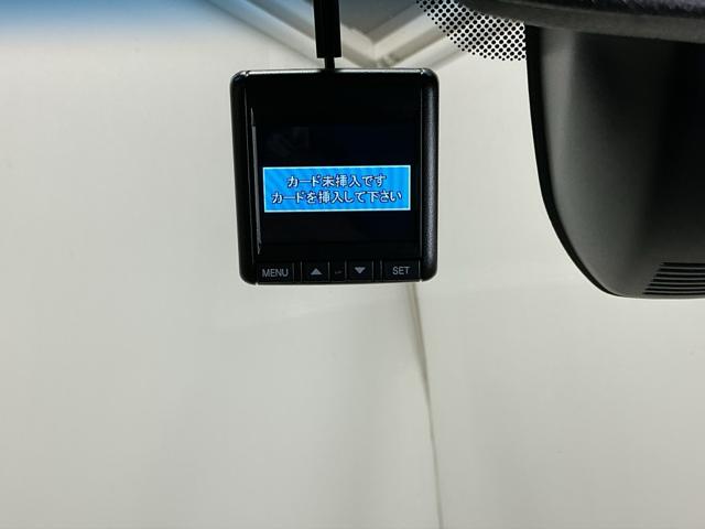 �܂����I�̎��̂��߂Ƀh���C�u���R�[�_�[�������Ă��܂��B�Փ˂����m����ƈ�莞�ԉ摜�������ۑ��ł���̂ň��S�ł�