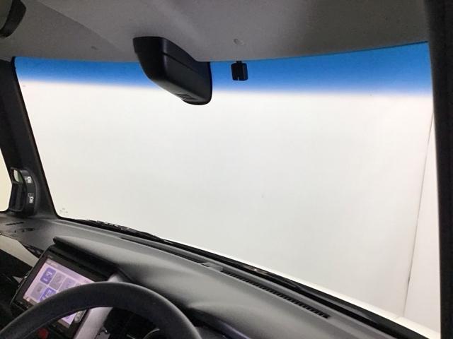 �n�[�t�V�F�C�h�t�����g�E�C���h�E�y�e�K���X��[�̐F�������z�𑕔����Ă��܂��B�L���t�����g�K���X�Ŏ��E���m�ۂ���ῂ������y���A�L�Ɩ����ł͂����Ԃ�Ⴂ�܂���